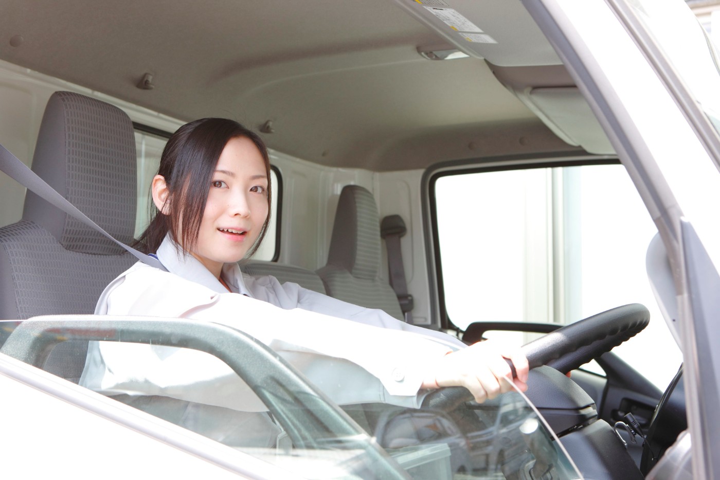 国が後押しトラガール 女性トラックドライバー 運転手 として活躍しませんか ドライバー 運転手の求人 転職ならジョブハウス 合格で1万円 正社員 派遣 アルバイト
